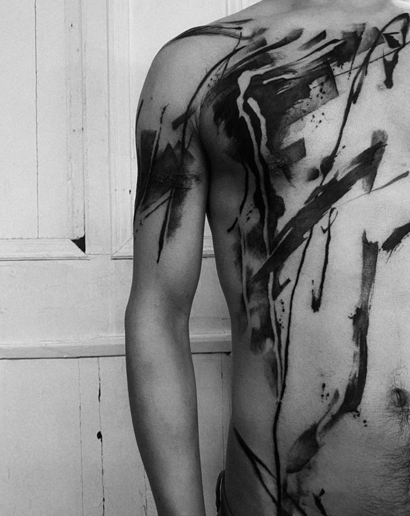 需要幾個通體模特纹身图片_手臂背部欧美写实水墨纹身图案