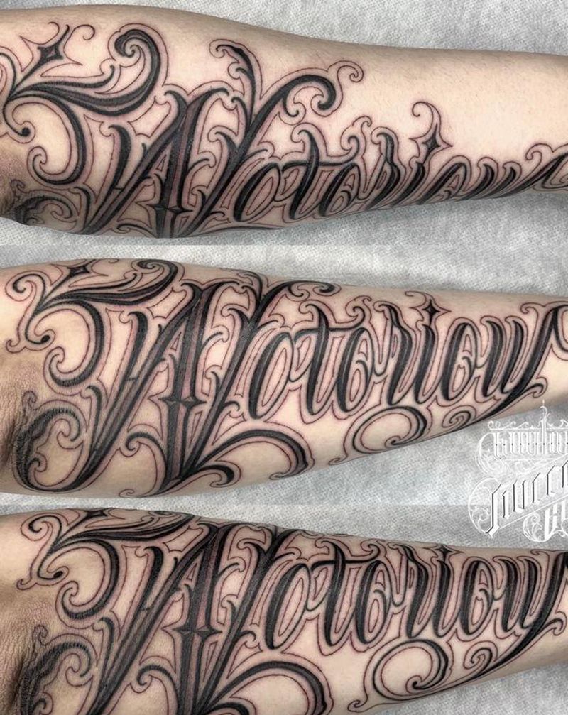UVB2纹身图片_手臂花体字纹身图案