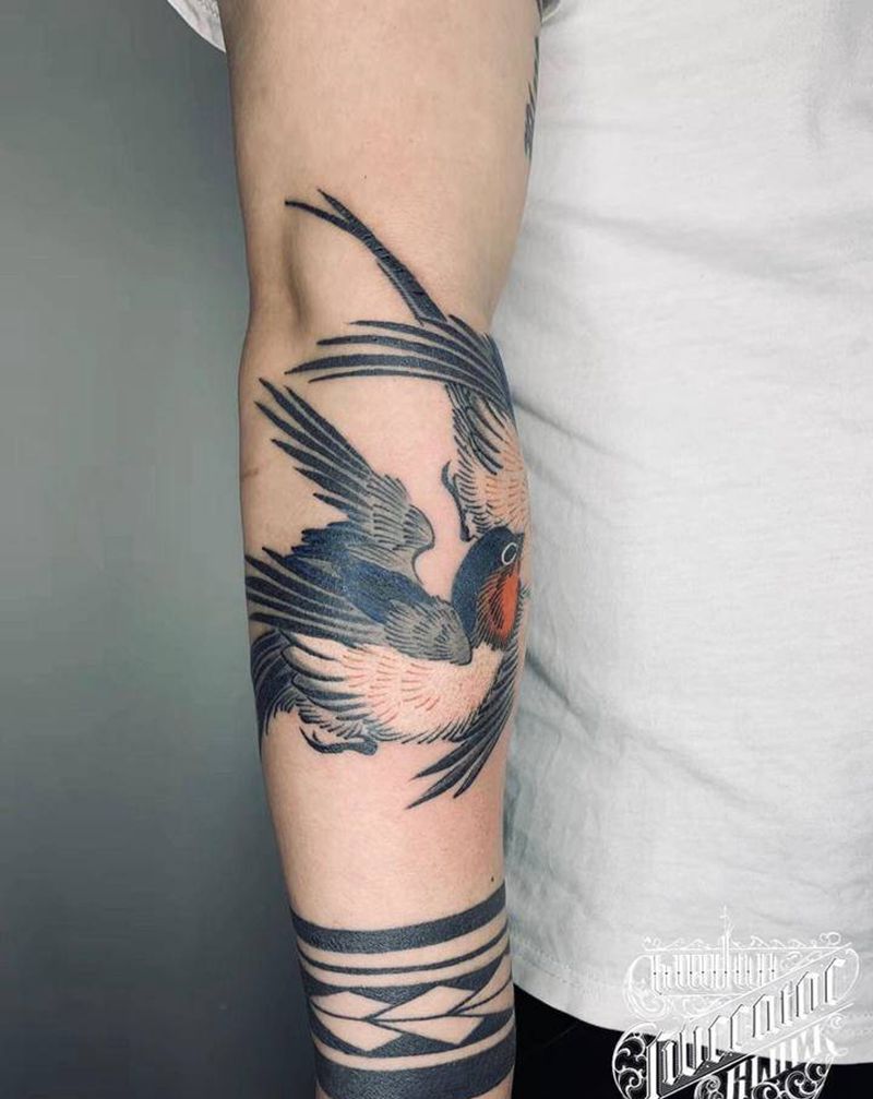 双头燕纹身图片_手臂老传统新传统燕子纹身图案