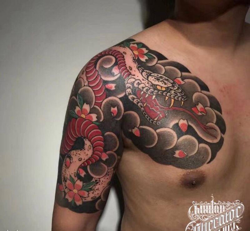 蛇与樱花纹身图片_手臂胸部老传统新传统蛇樱花纹身图案