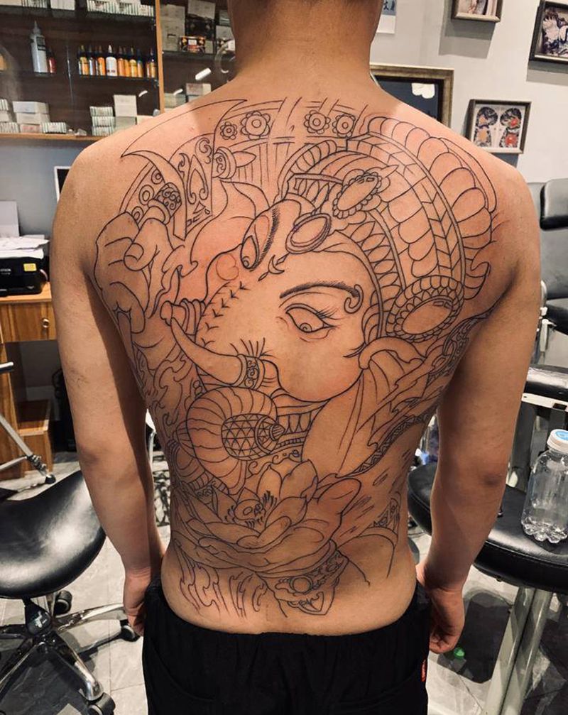 满背象神纹身图片_背部新传统纹身图案