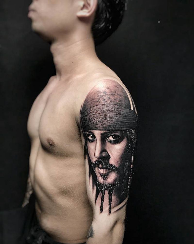 加勒比纹身图片_手臂欧美写实纹艺刺刻纹申坤肖像纹身图案