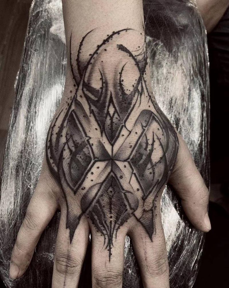 花体字纹身图片_手部花体字纹身图案