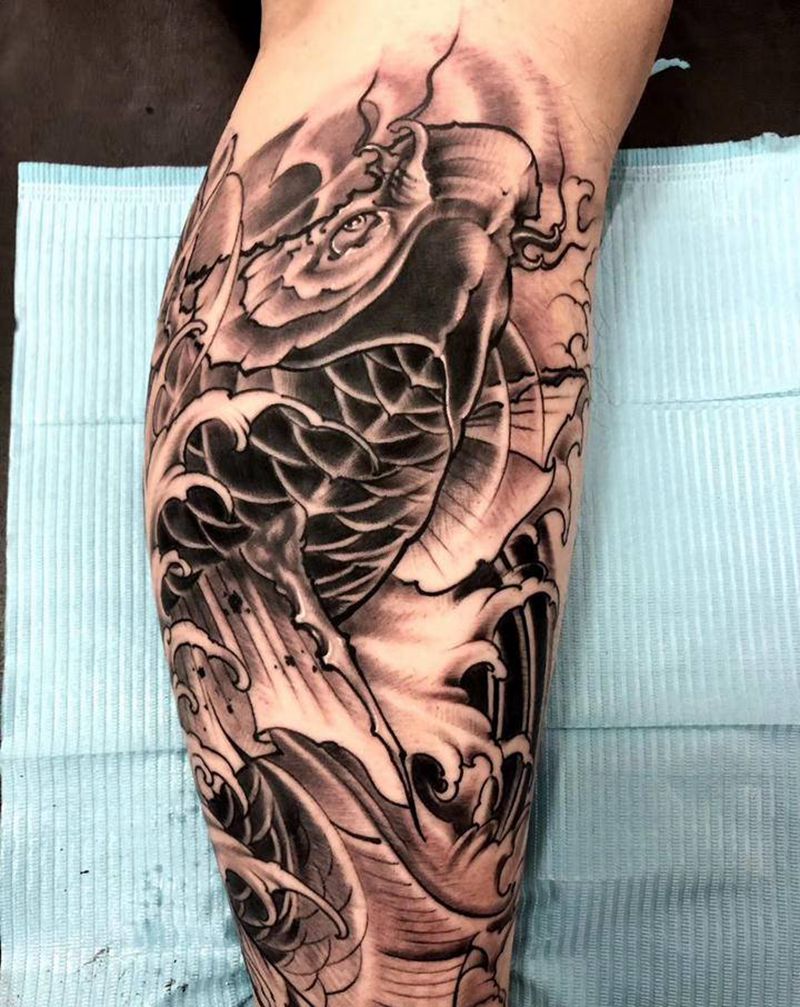小腿鲤鱼纹身图片_腿部新传统鱼纹身图案