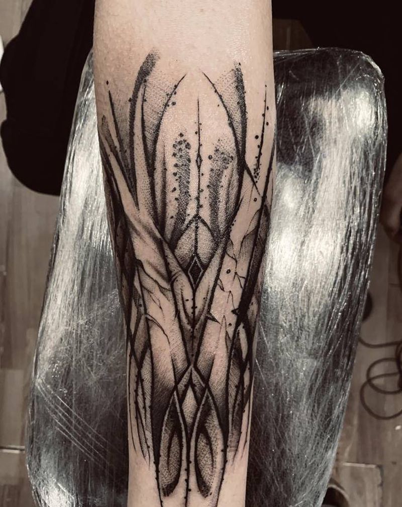 花体纹身图片_手臂点刺花体纹身图案