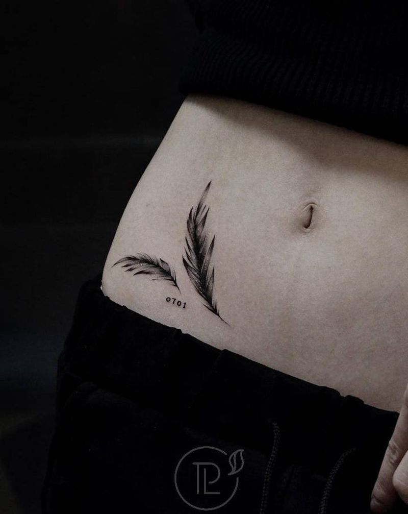 侧腰羽毛纹身图片_腹部腰部水墨纹身图案
