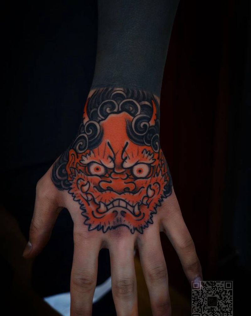 手背纹身图片_手部老传统新传统纹身图案