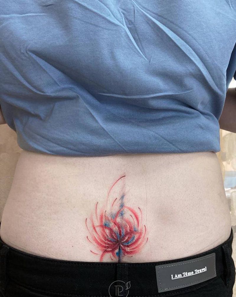 彼岸花纹身遮盖纹身图片_臀部腰部彼岸花纹身图案