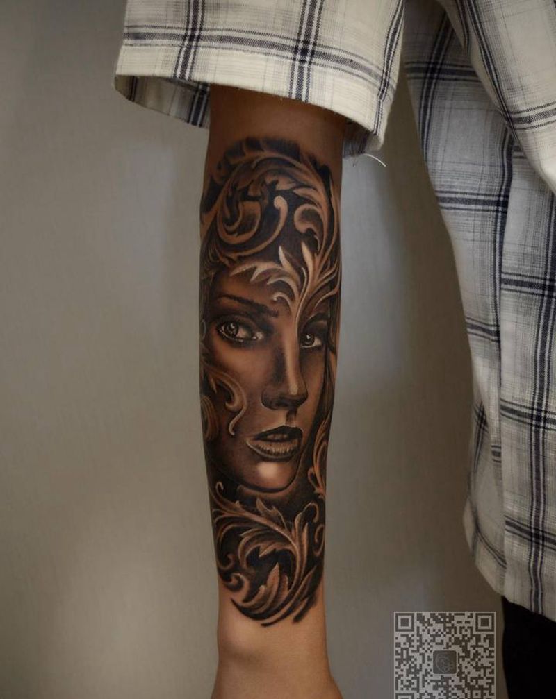 欧美女郎纹身图片_手部手臂欧美写实纹身图案