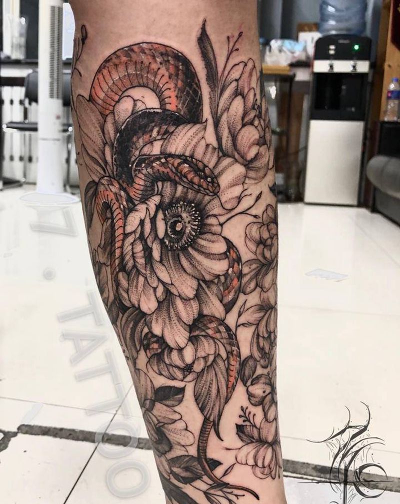 花与蛇纹身图片_手臂脚部点刺素花蛇纹身图案