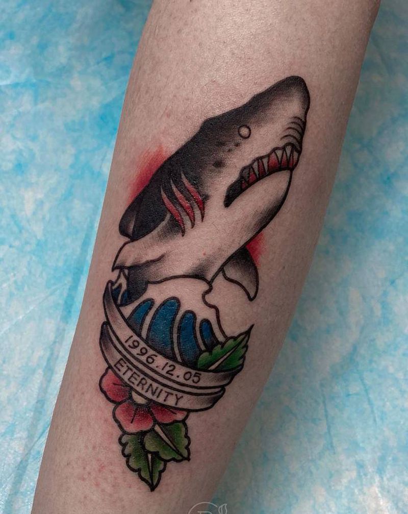 old school鲨鱼纹身图片_手臂Old School纹身图案