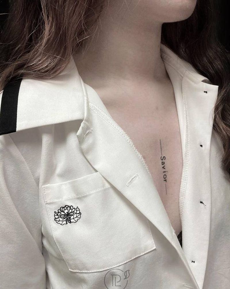 小清新胸口字母纹身图片_胸部纹身图案