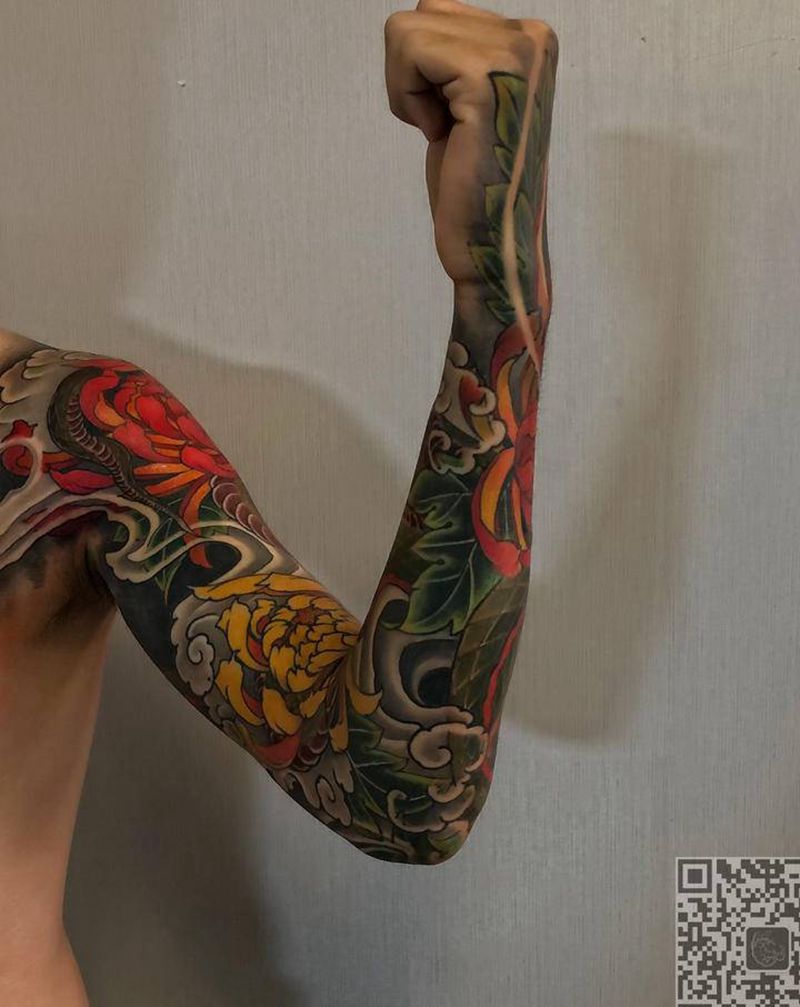 花臂蛇菊花纹身图片_手部手臂老传统新传统蛇菊花纹身图案