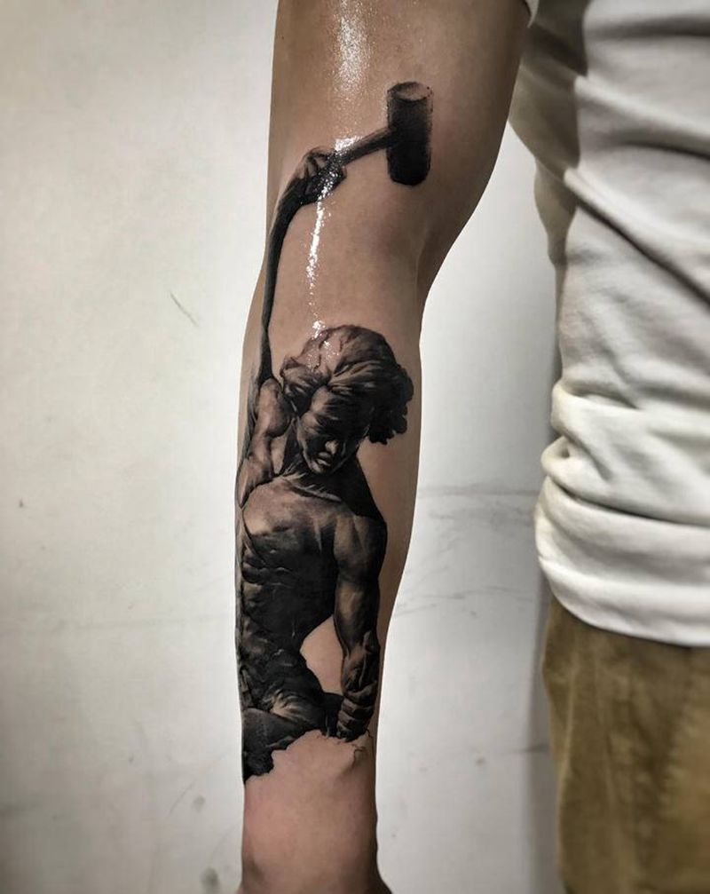 自由之光纹身图片_手臂手部欧美写实雕塑绘画写实纹艺刺刻纹身图案