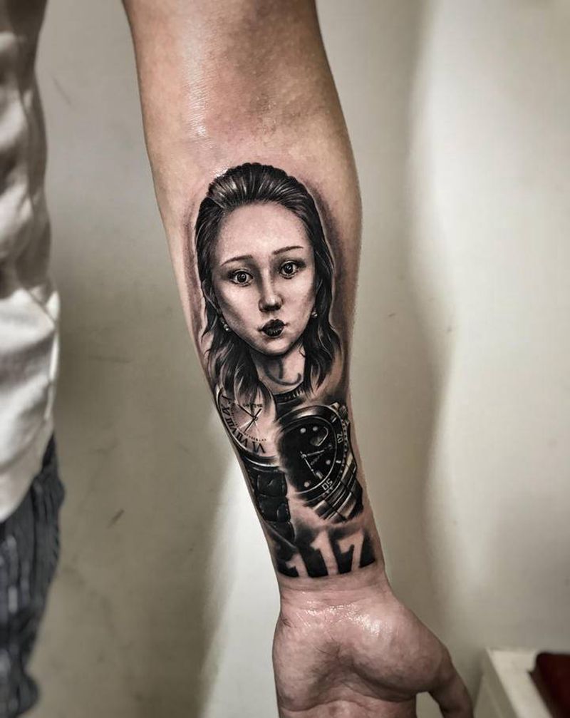 幸福的模样纹身图片_手臂手部欧美写实肖像手表绘画写实纹身图案