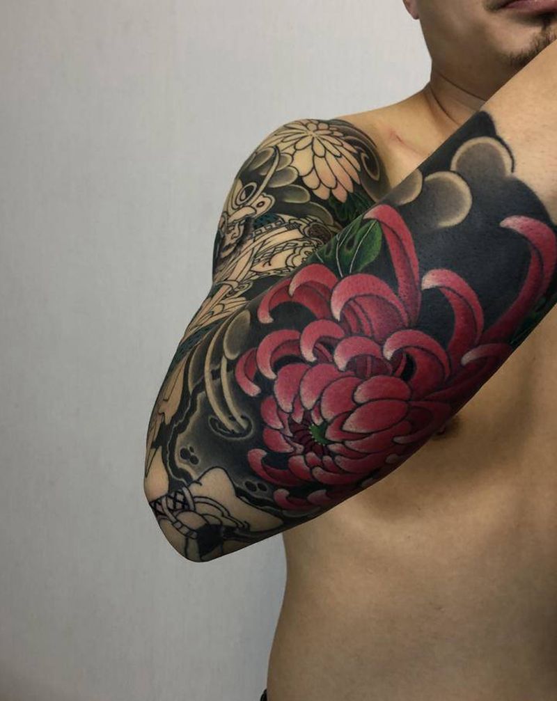 武汉花臂未完待续纹身图片_手部手臂老传统新传统菊花 武士纹身图案