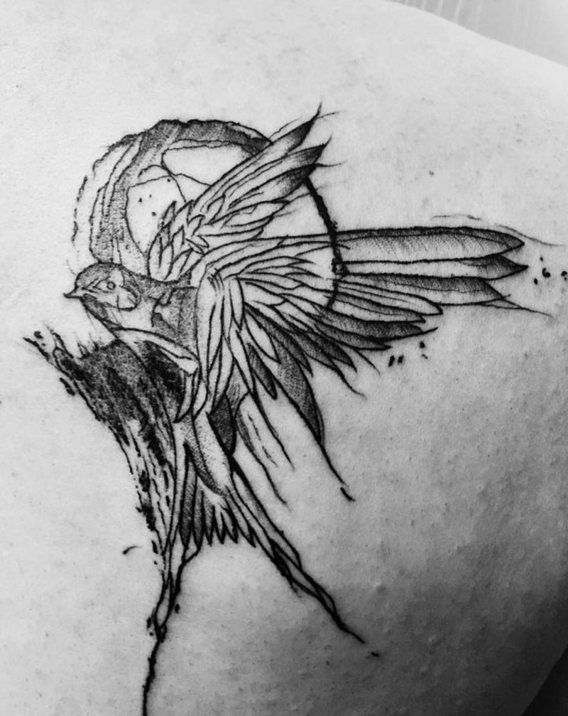 黑灰小活纹身图片_背部水墨纹身图案