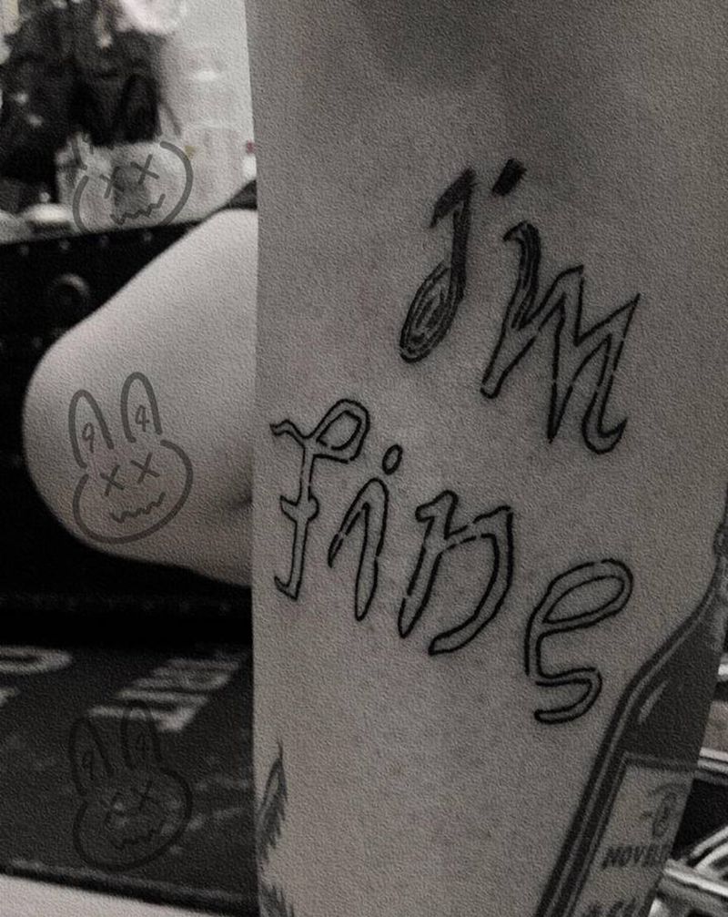 小字纹身图片_腿部花体字纹身图案