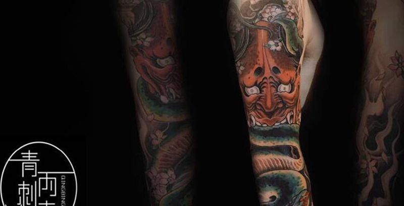 传统般若花臂纹身图片_手臂新传统New School般若蛇樱花纹身图案