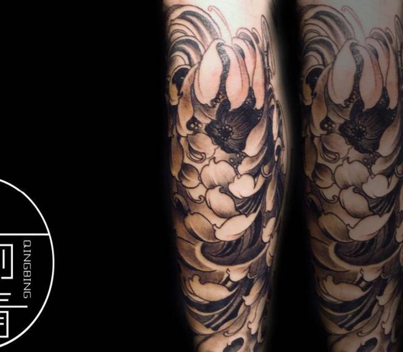 传统菊花纹身图片_手臂新传统菊花纹身图案