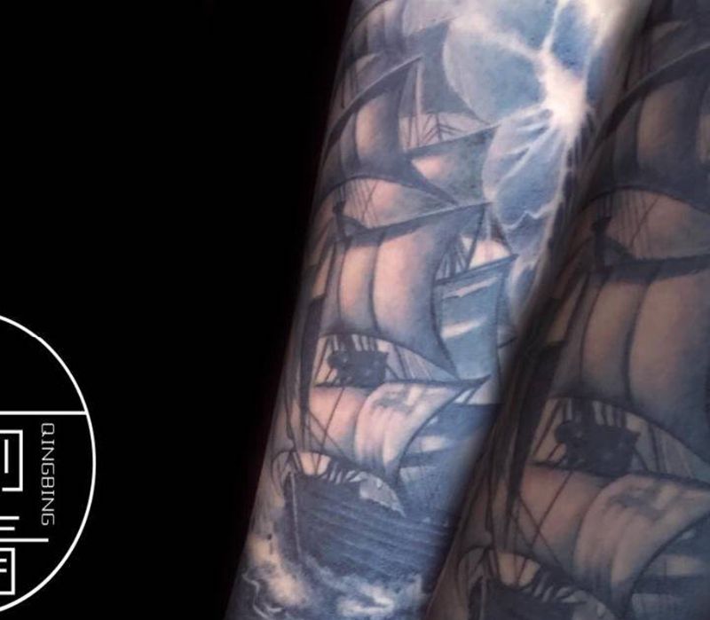 17年做的写实帆船纹身图片_手臂欧美写实帆船纹身图案