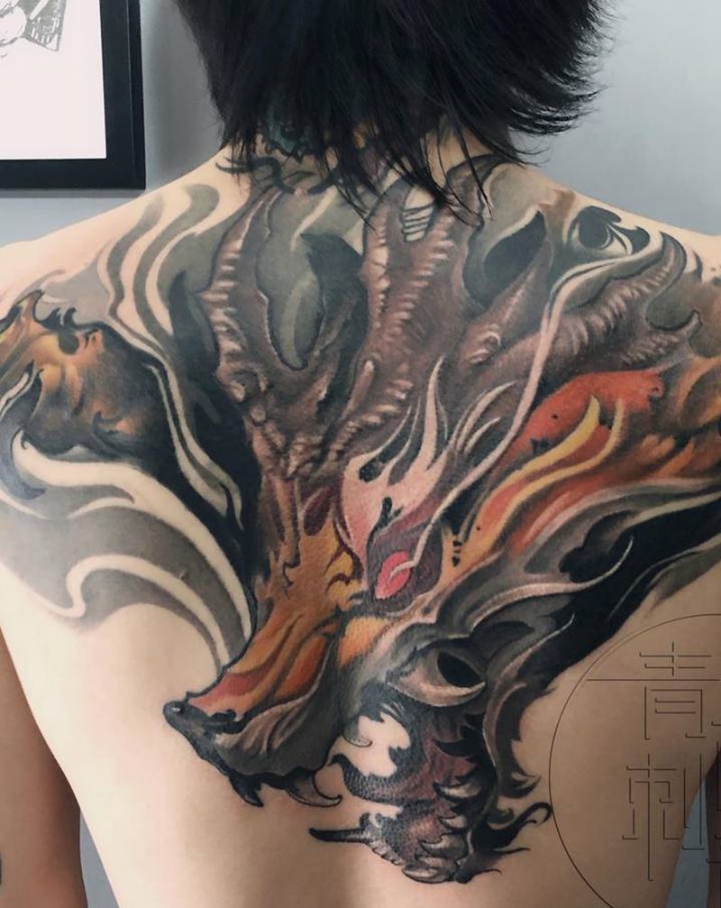 半背白泽的制作过程纹身图片_背部新传统New School纹身图案