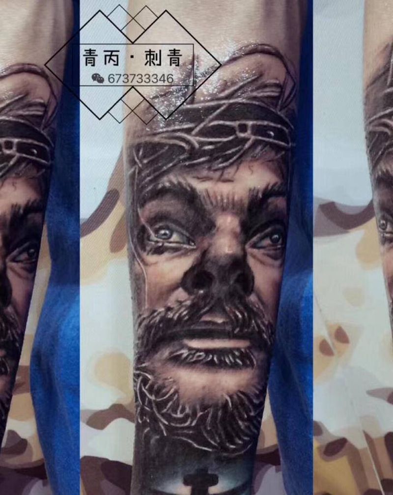 小臂耶稣纹身图片_手臂欧美写实耶稣纹身图案