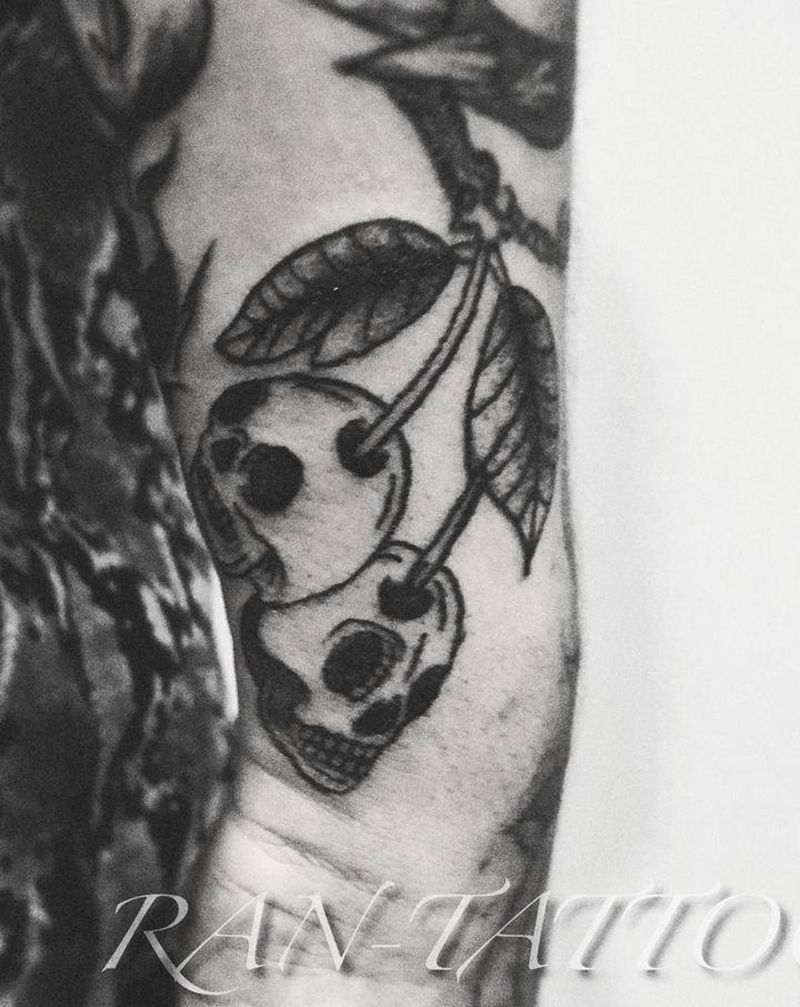 骷髅樱桃纹身图片_手臂Old School纹身图案