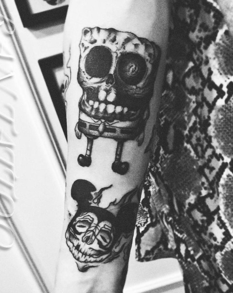 海绵宝宝和米奇纹身图片_手臂点刺纹身图案