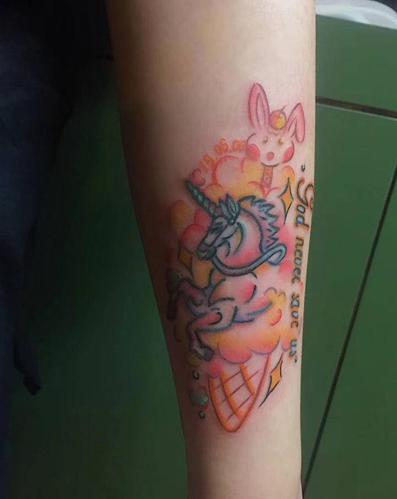 （修改）独角兽冰淇淋纹身图片_手臂New School修改冰淇淋卡通独角兽纹身图案