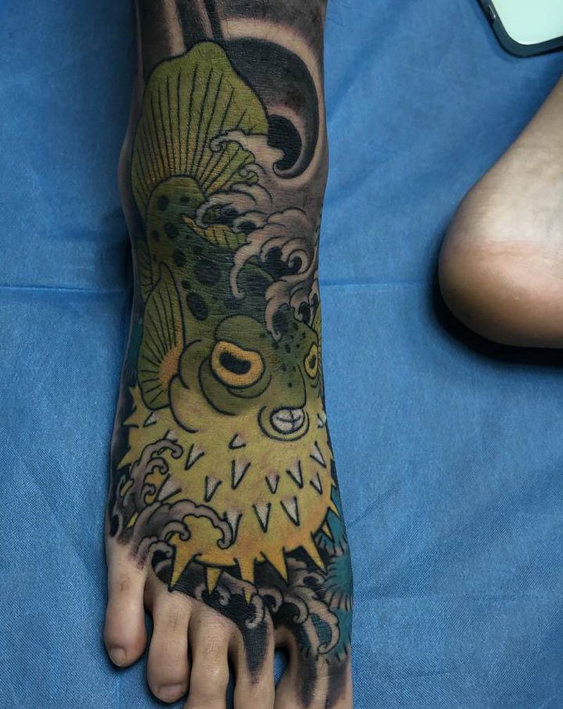 脚背河豚纹身图片_脚部腿部老传统新传统纹身图案