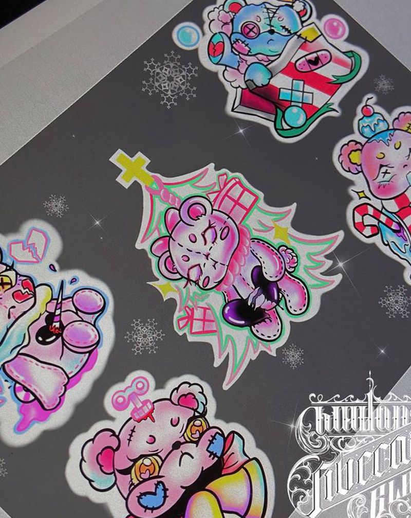 原创手稿”圣诞小熊谋杀案纹身图片_手臂手部New School卡通小熊圣诞纹身图案