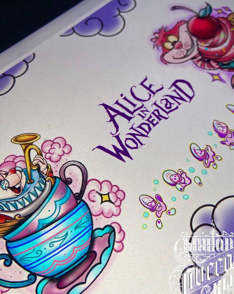 原创手稿”爱丽丝梦游仙境系列纹身图片_腿部手臂New School卡通柴郡猫兔子先生纹身图案