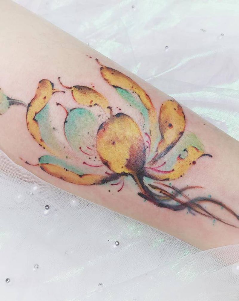 水墨荷花——遮盖纹身图片_腿部水墨水彩荷花写意遮盖纹身图案