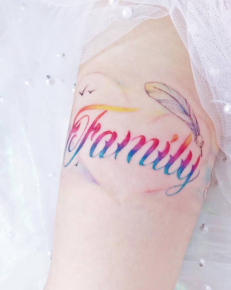 家人手环纹身图片_手臂花体字点刺花体字家人手环纹身图案
