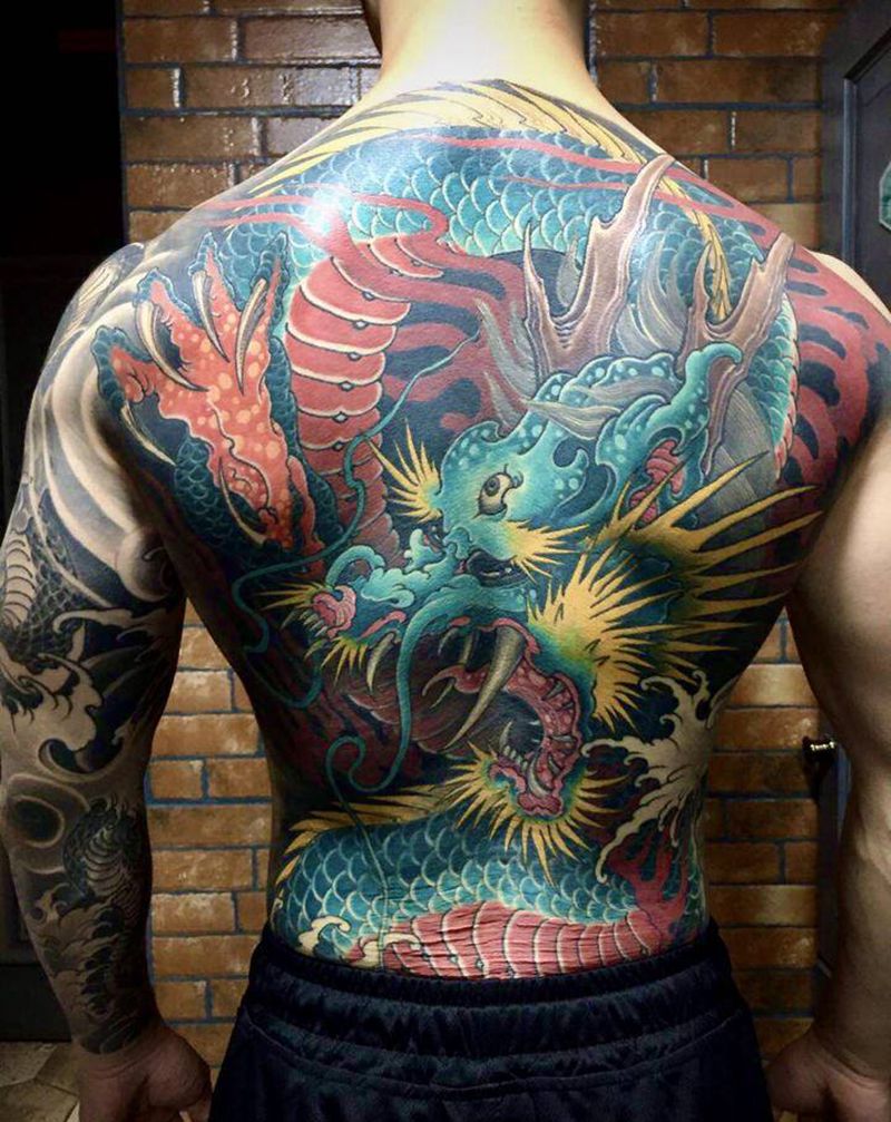 满背龙买家秀纹身图片_背部臀部老传统新传统龙纹身图案