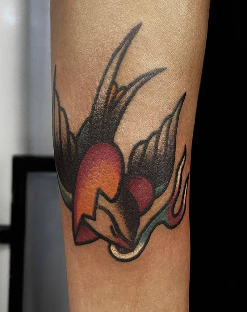 经典old school燕子纹身图片_手臂Old School纹身图案