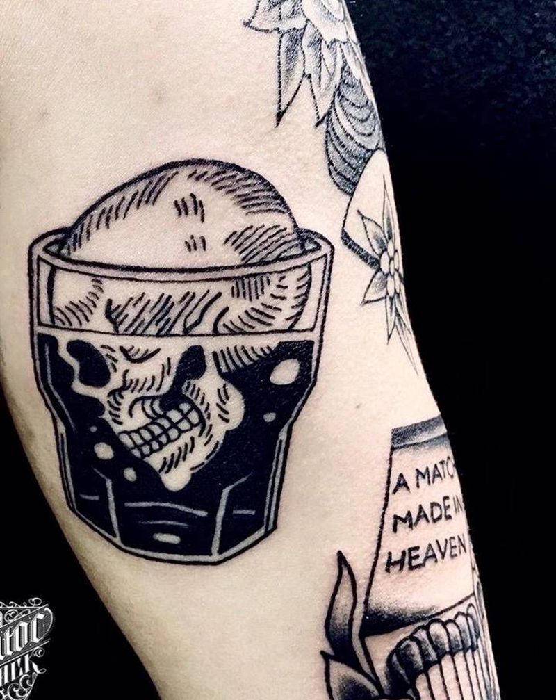 Old school黑灰纹身图片_手臂Old School纹身图案