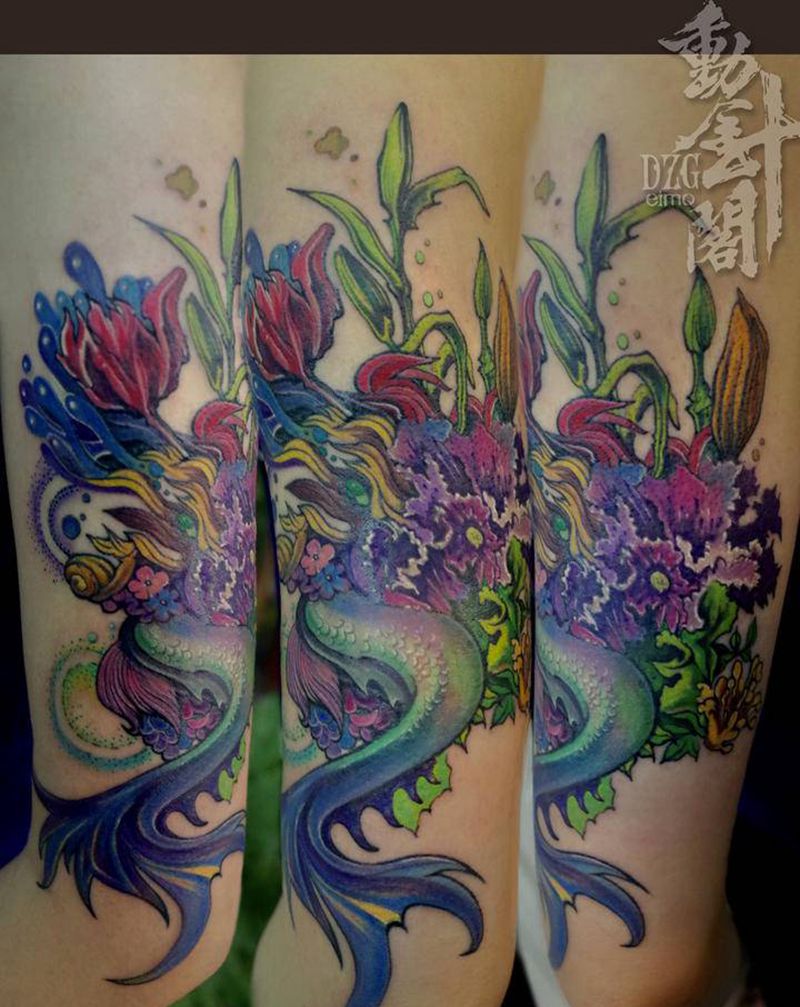 害羞的美人鱼纹身图片_手臂欧美写实New School美人鱼花魔幻纹身图案