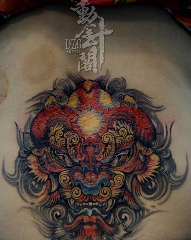 醒狮纹身图片_背部新传统水墨舞狮中国风唐狮纹身图案