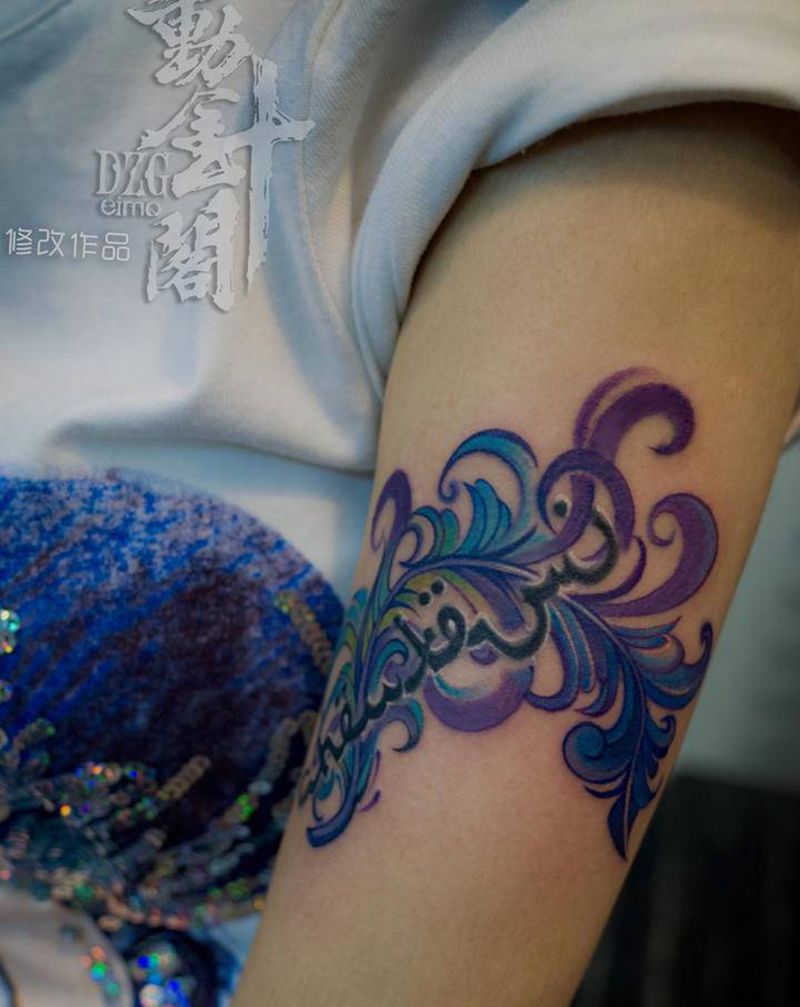 紫羽纹身图片_手臂水彩羽毛纹身图案