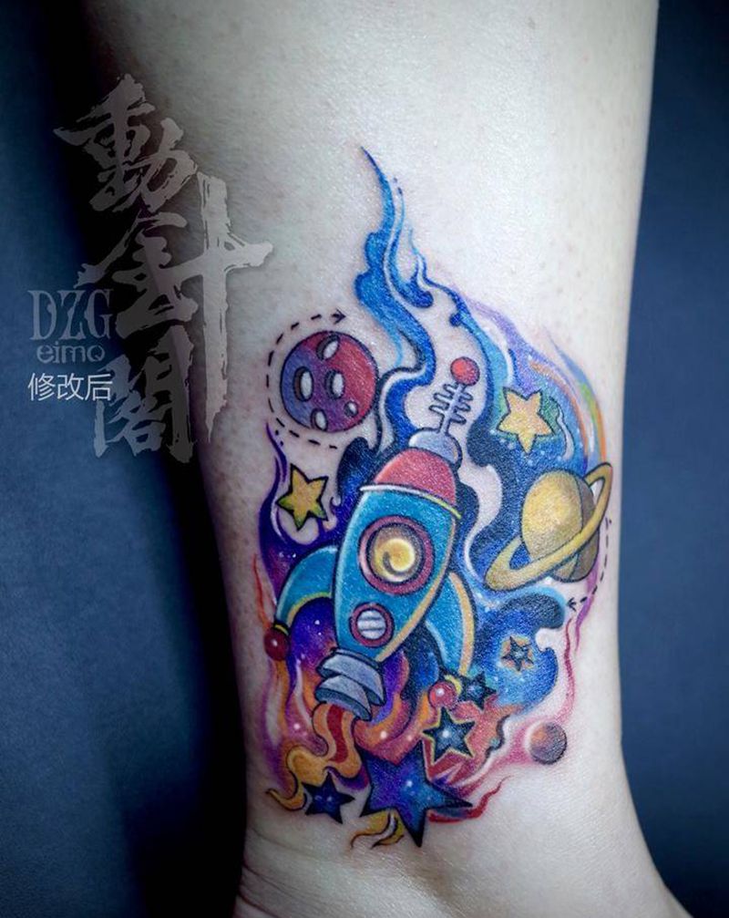 起飞喔纹身图片_腿部New School宇宙飞船星球宇宙纹身图案