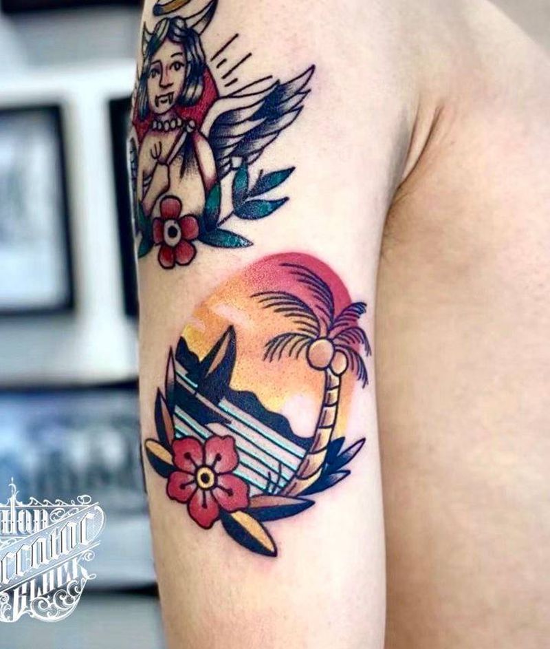 椰子树纹身图片_手臂Old School椰子树夕阳海纹身图案