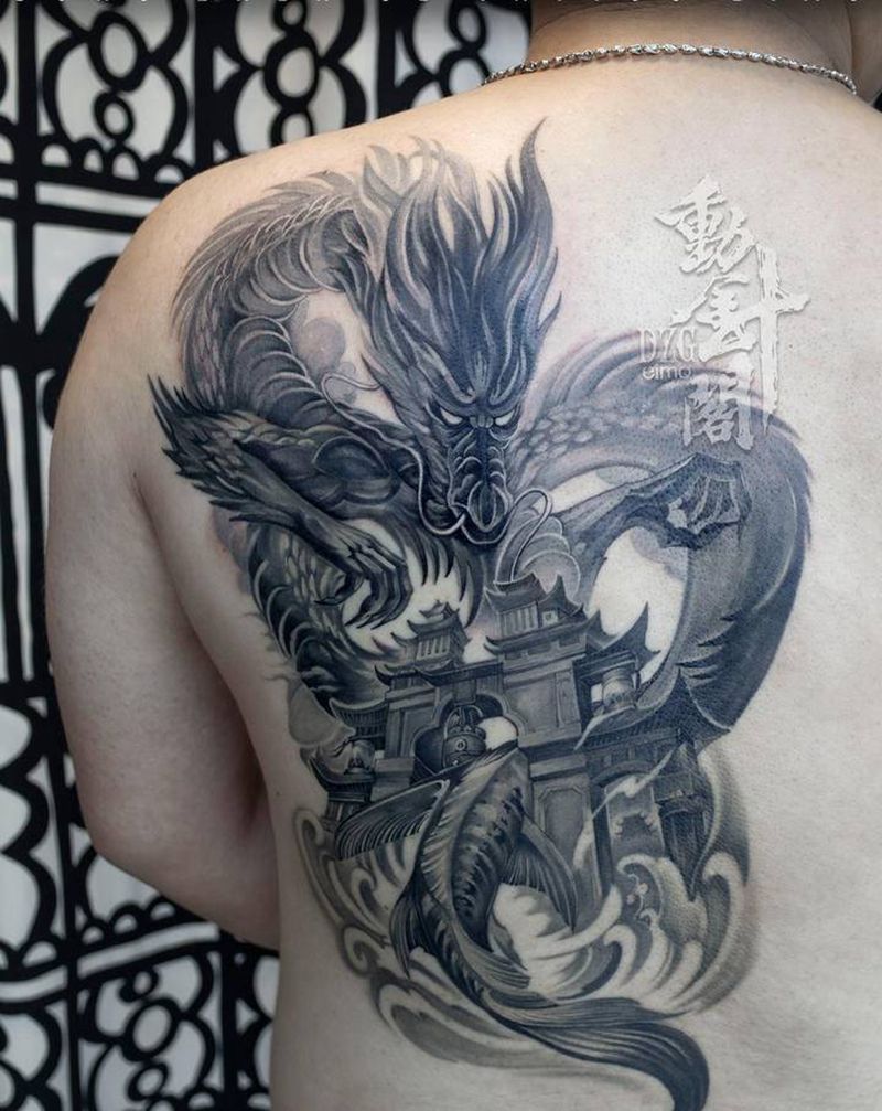 所谓的鲤鱼跃龙门纹身图片_背部欧美写实龙鲤鱼纹身图案