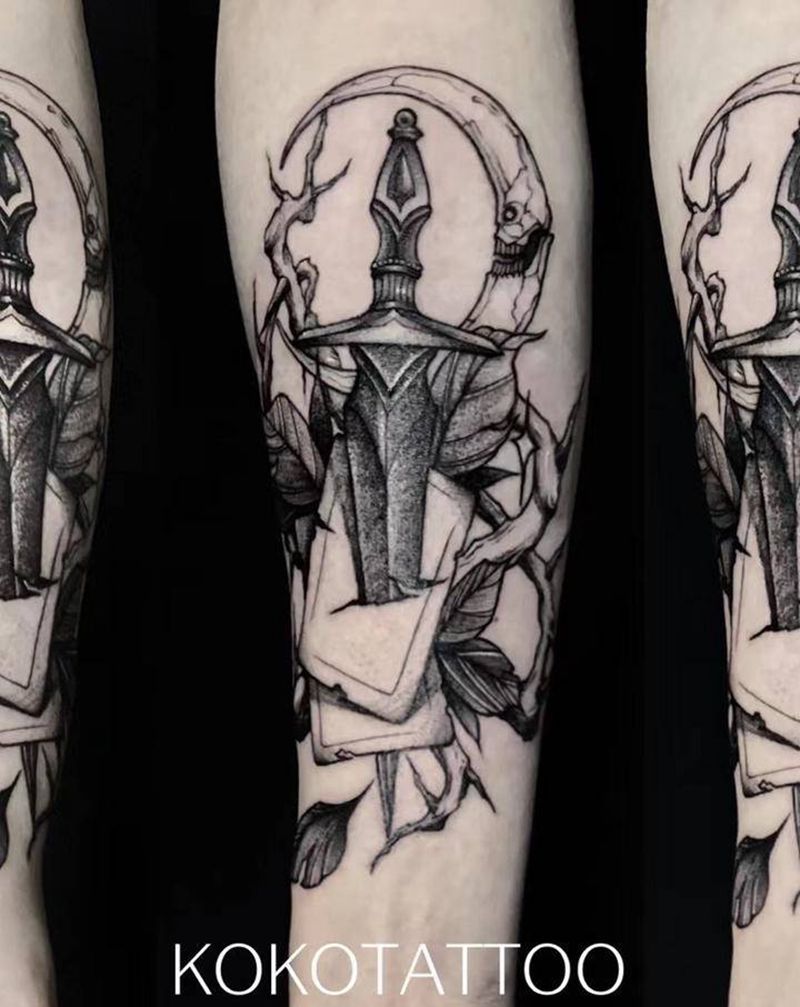 荆棘纹身图片_手臂点刺剑荆棘黑灰纹身图案