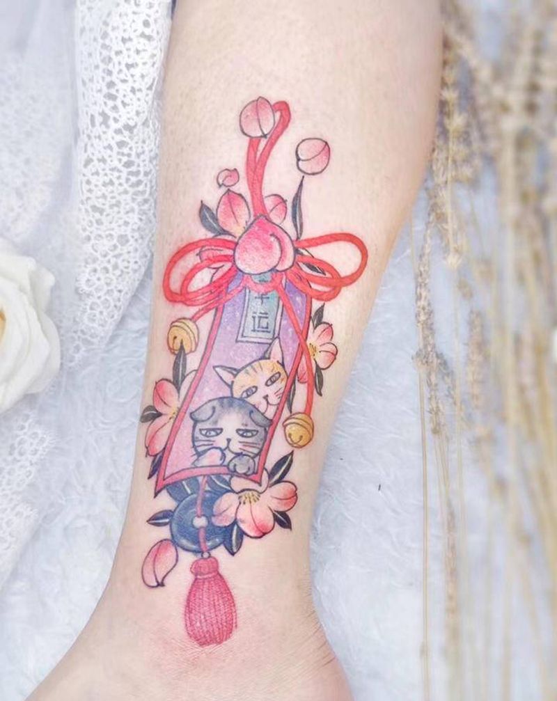 猫咪御守—遮盖纹身图片_腿部水彩New School猫御守遮盖纹身图案