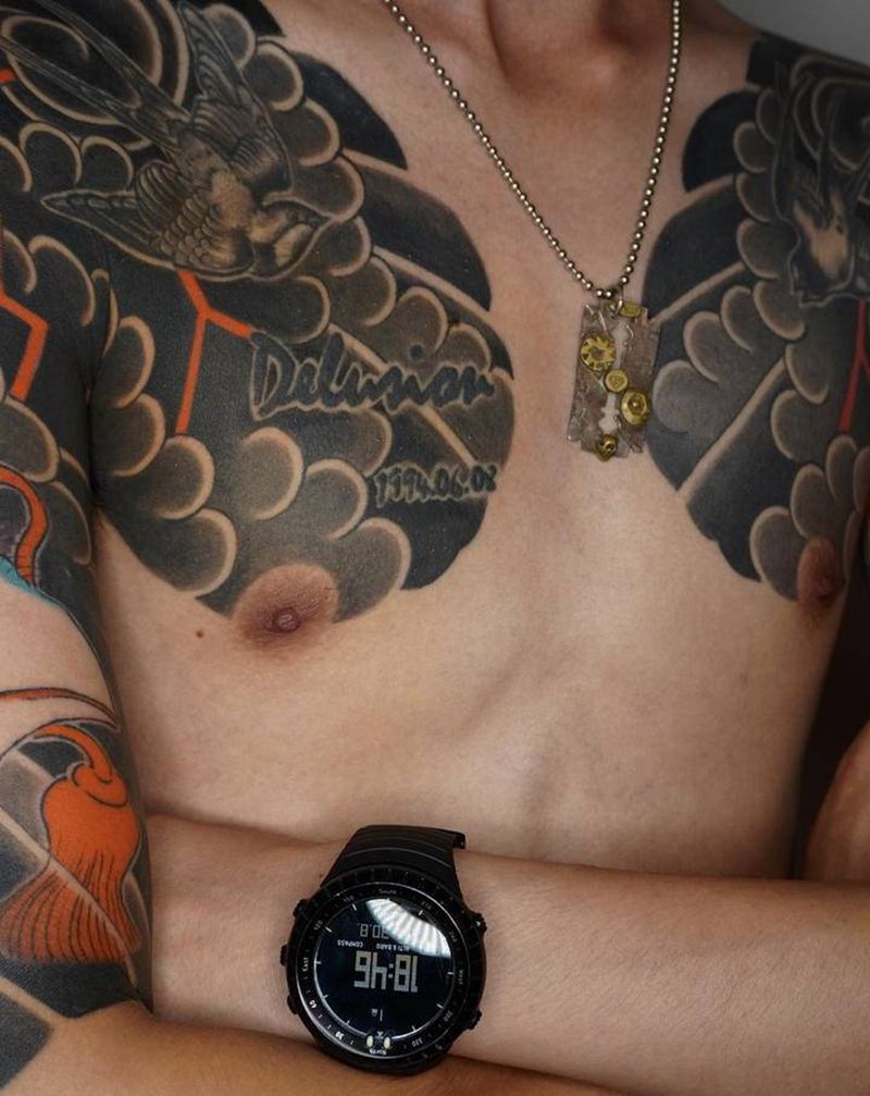 老传统半胛纹身图片_胸部肩部老传统板雾天狗乌天狗纹身图案