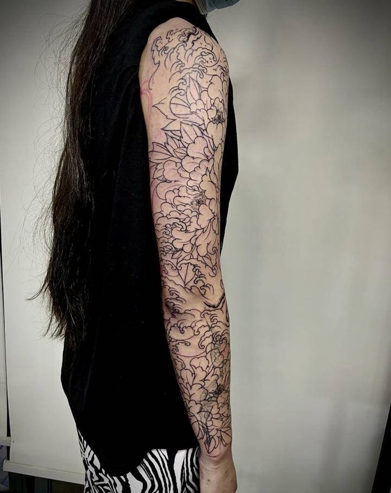 牡丹花臂纹身图片_手臂手部新传统纹身图案