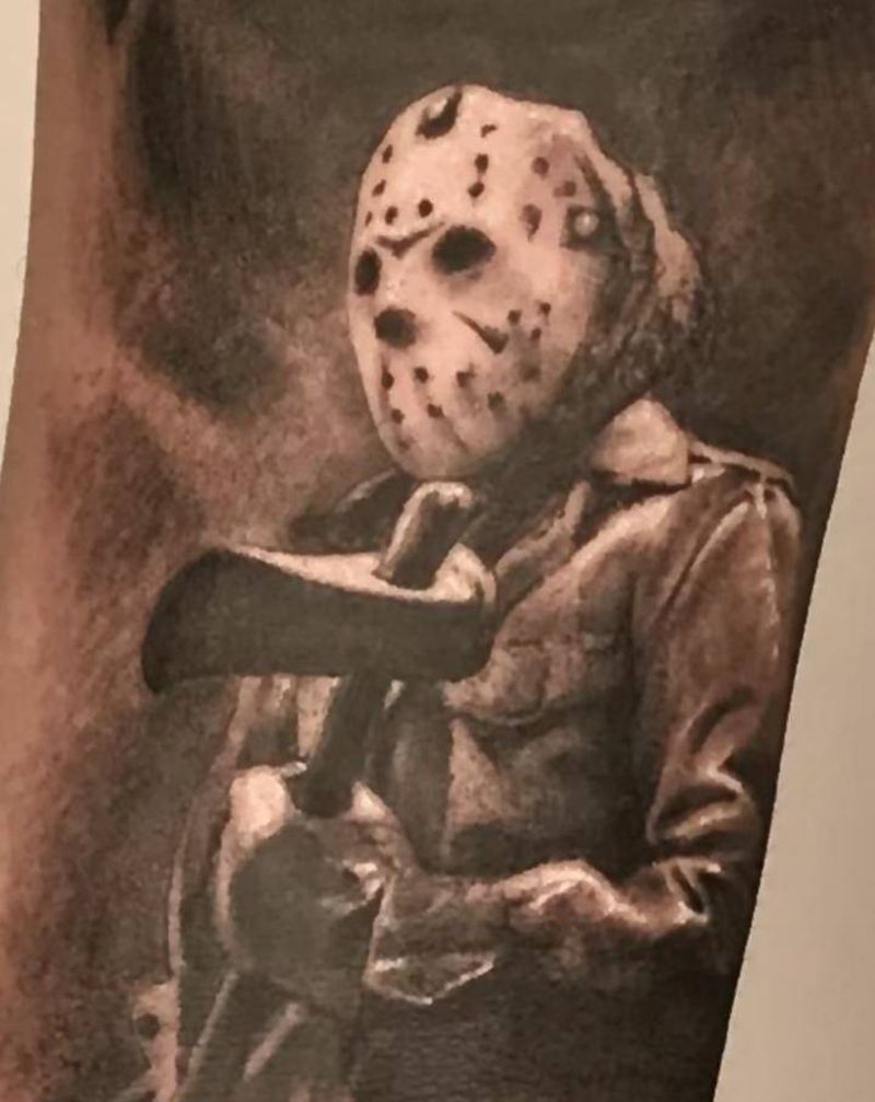 13号星期五纹身图片_手臂欧美写实素描杰森13号星期五纹身图案