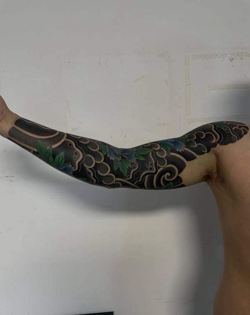 牡丹花臂纹身图片_手臂手部老传统新传统纹身图案